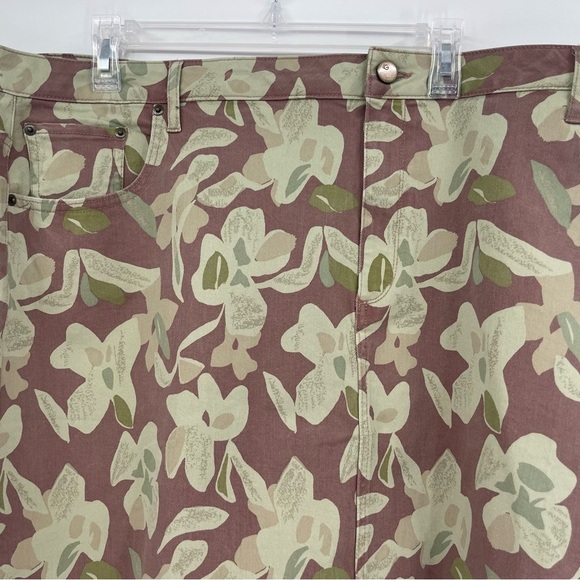 LOGO Lori Goldstein Women Size 26W Stretch Twill Pencil Skirt Floral Camo Cotton - Picture 3 of 7